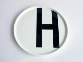 H | Typographie Teller | Arne Jacobsen | Design Letters
