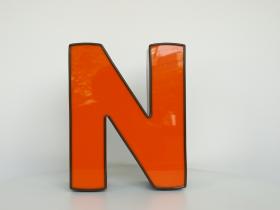 Leuchtbuchstabe | N | orange + braun