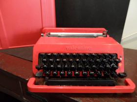 Reise-Schreibmaschine | Olivetti | Valentine | Ettore Sottsass