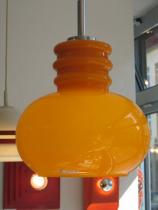 orangene 70er Opalglaslampe
