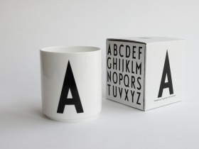 A | Typographie Tasse | Arne Jacobsen | Design Letters