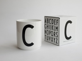 C | Typographie Tasse | Arne Jacobsen | Design Letters