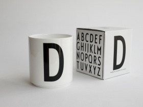 D | Typographie Tasse | Arne Jacobsen | Design Letters