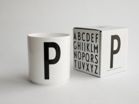 P | Typographie Tasse | Arne Jacobsen | Design Letters