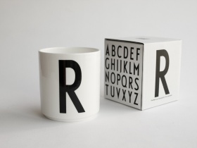 R | Typographie Tasse | Arne Jacobsen | Design Letters