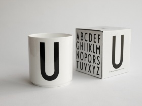 U | Typographie Tasse | Arne Jacobsen | Design Letters
