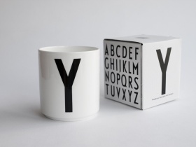 Y | Typographie Tasse | Arne Jacobsen | Design Letters