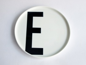 E | Typographie Teller | Arne Jacobsen | Design Letters