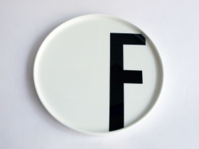 F | Typographie Teller | Arne Jacobsen | Design Letters