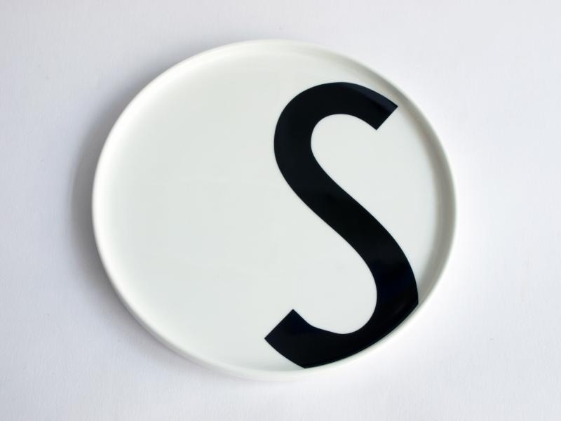 S | Typographie Teller | Arne Jacobsen | Design Letters