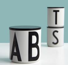 W | Typographie Teller | Arne Jacobsen | Design Letters