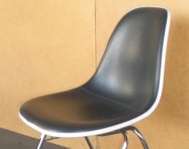 Fiberglass/Leder - Sidechair von Eames für Miller/Vitra
