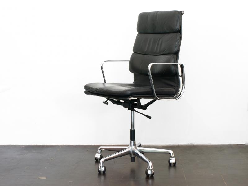 Soft Pad Chair | EA 219 | Eames 