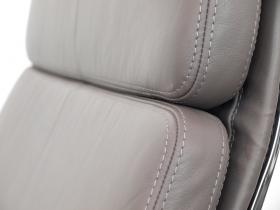 Soft Pad Chair | EA 216 | Eames 