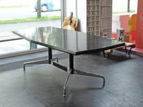 Segmented Table | Charles und Ray Eames | Vitra