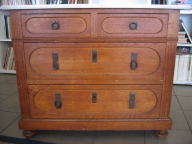 Schne kleine Grnderzeitkommode mit Marmorplatte