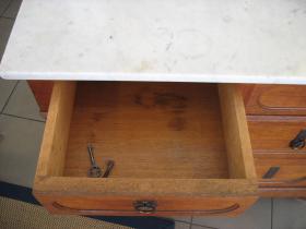 Schne kleine Grnderzeitkommode mit Marmorplatte