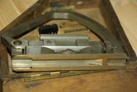 Uraltes Messgert / Winkelmesser