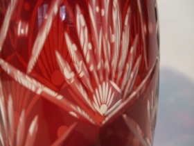 Rubinrote Kristallglasvase | Fächerschliff