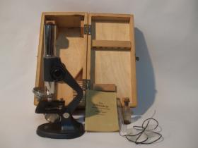 Schul - Mikroskop im Holzkasten | Anleitung von 1951